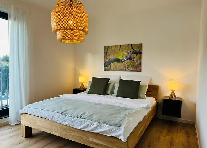 Moderne Ferienwohnung Mit Terrasse, Grill & Privatparkplatz