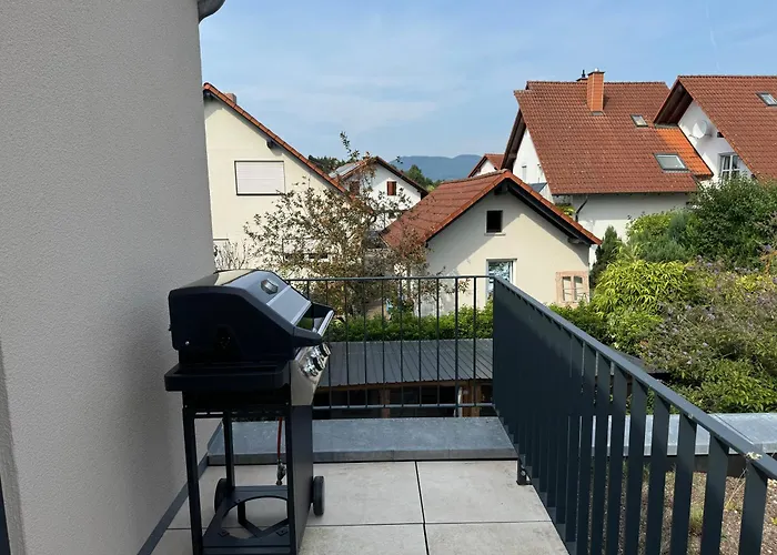 Moderne Ferienwohnung Mit Terrasse, Grill & Privatparkplatz